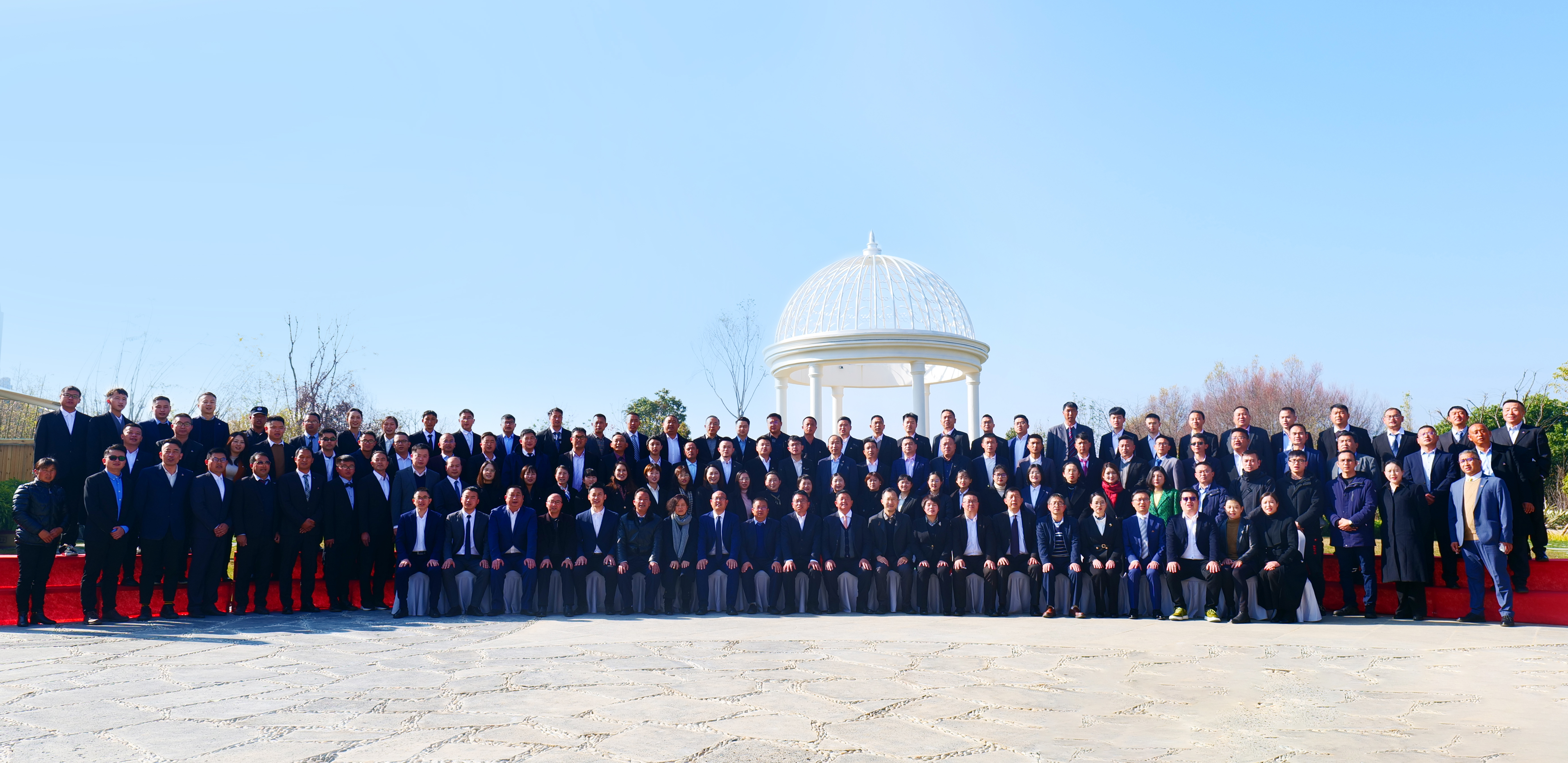 鼓蕩激情揚征棹 一路輕舟乘東風(fēng)